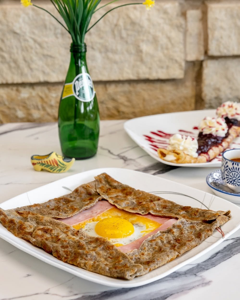 La Complète buckwheat galette with ham, egg and cheese